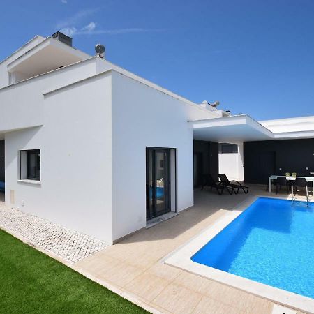 Modern Villa With Private Pool Near The Beautiful Beach Of Foz De Arelho Nadadouro Luaran gambar