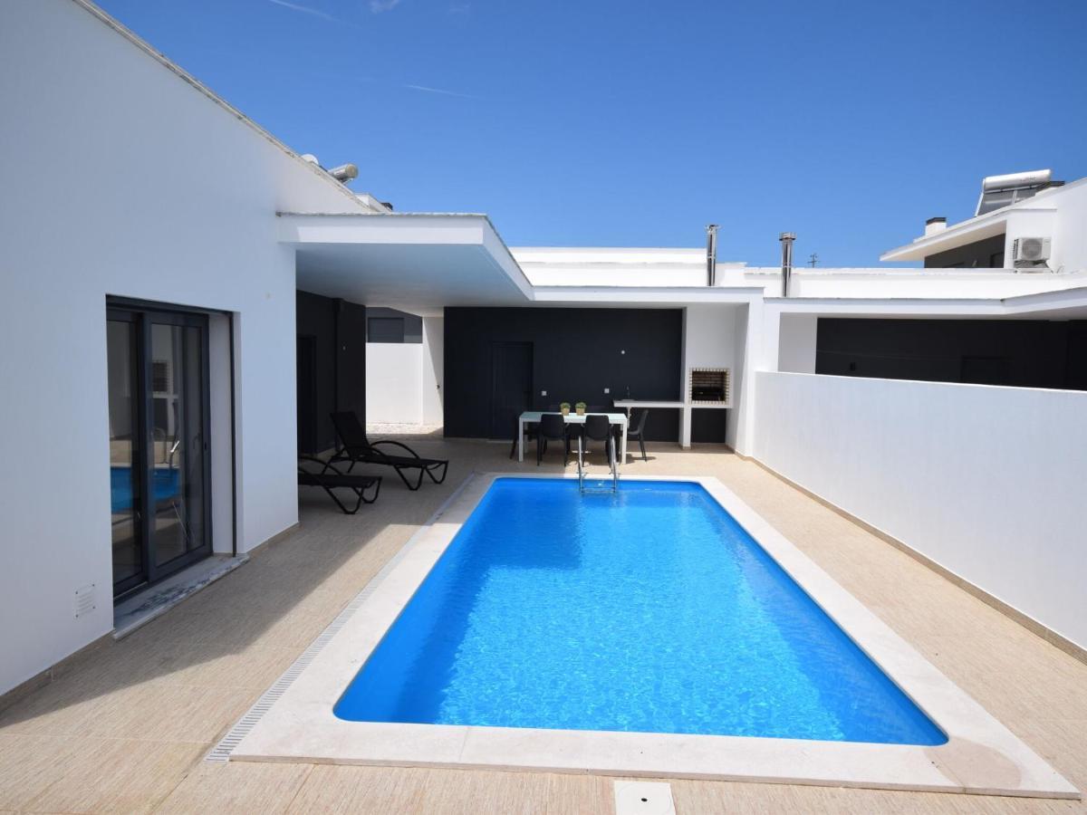 Modern Villa With Private Pool Near The Beautiful Beach Of Foz De Arelho Nadadouro Luaran gambar