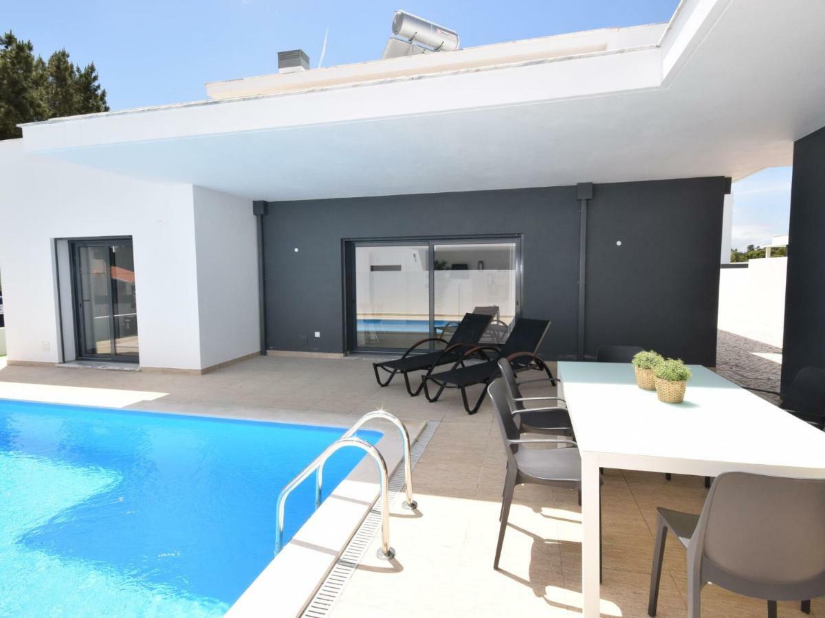Modern Villa With Private Pool Near The Beautiful Beach Of Foz De Arelho Nadadouro Luaran gambar